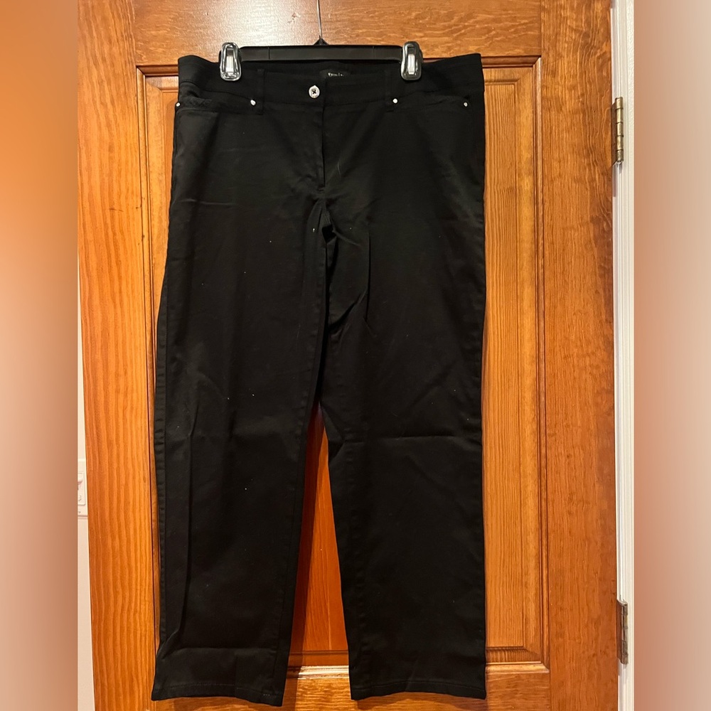 White House Black Market black crop pants. Size 12.